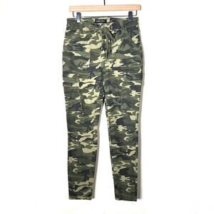 Almost famous green army print skinny leg cargo style jeans juniors size 7 B146